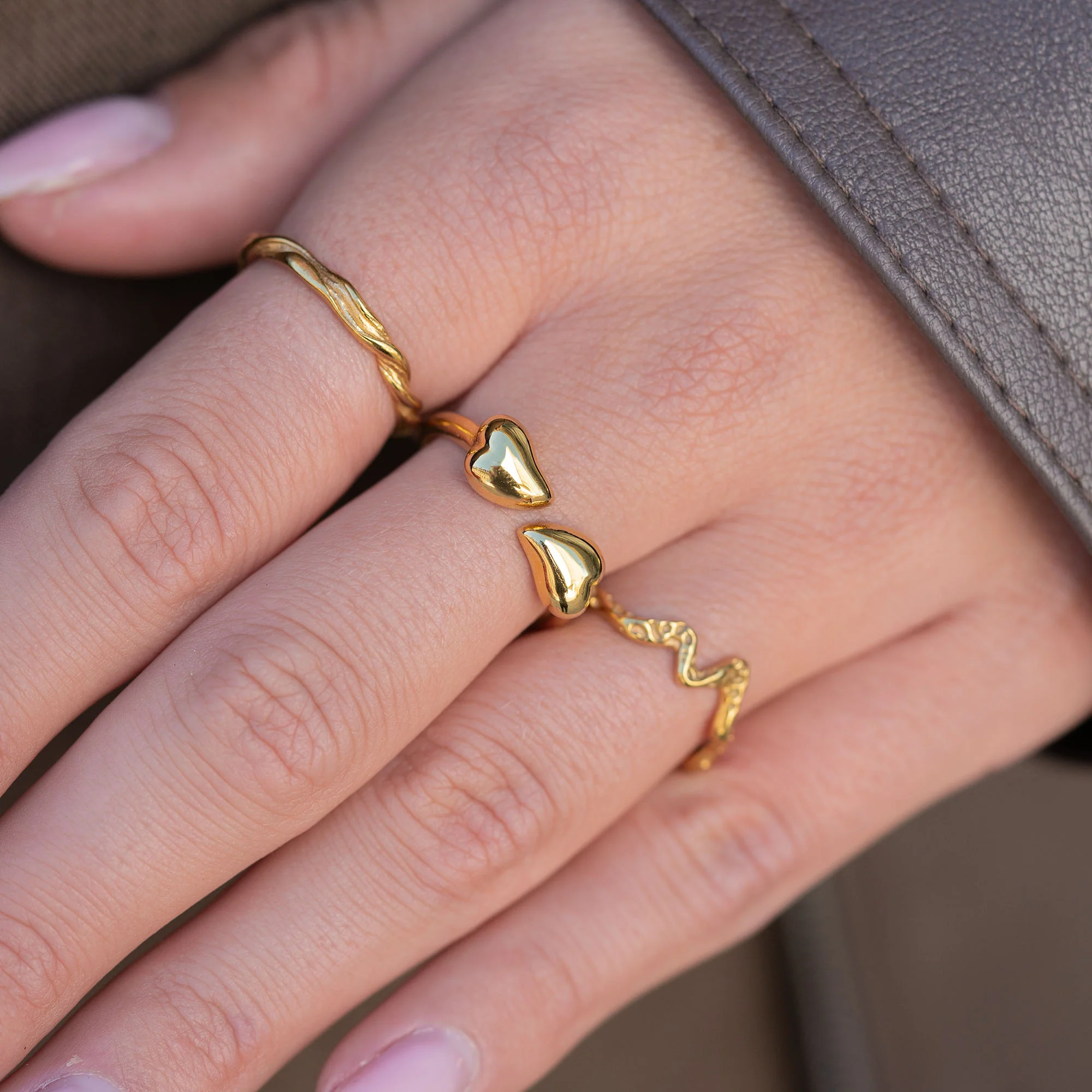 TWIN HEARTS JUSTERBAR RING - Image 3