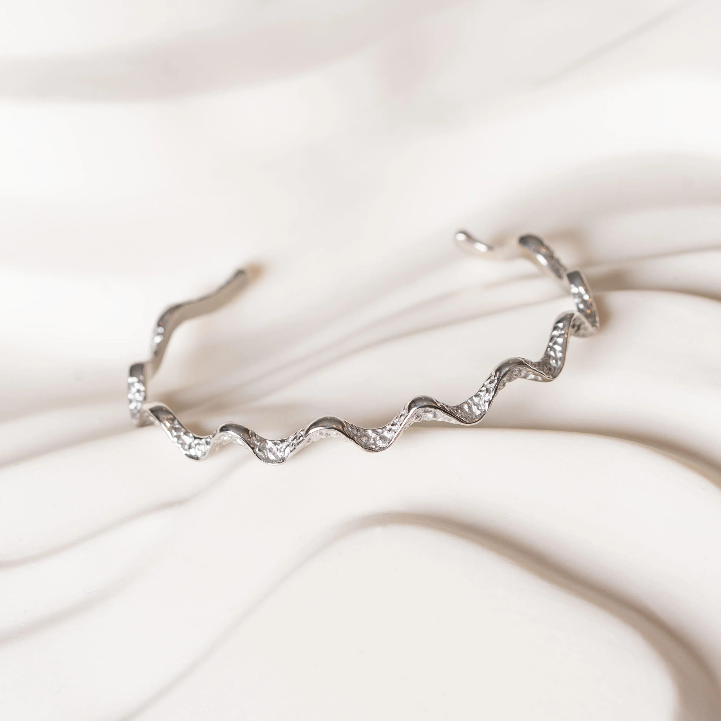 WAVES MOON SLIM JUSTERBAR ARMRING - Image 4